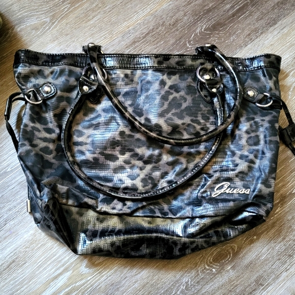 Guess Tote - Picture 1 of 2